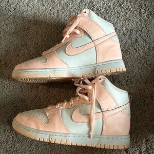 2021 Women’s Dunk High ‘crimson tint’